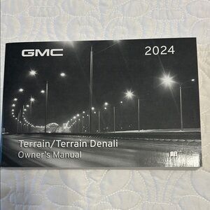 GMC 2024 Owner's Manual - Black